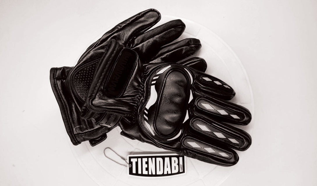 Los guantes están diseñados con refuerzo en las palmas para generar agarre antideslizante para un mejor control del manillar y en los dedos para brindar una mayor protección